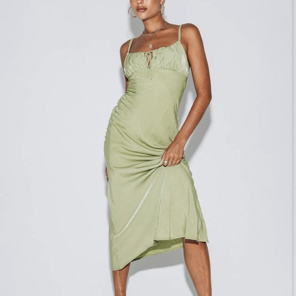 Princess Polly Dresses & Skirts - Princess Polly green midi dress